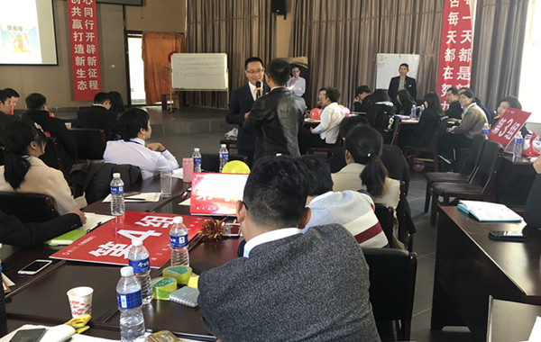 5、郭敬峰老师授课《职业素养修炼》-《客户心理与行为分析》.jpg