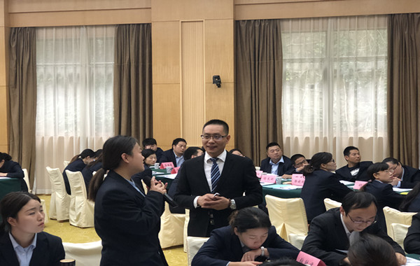 7郭老師授課  中國(guó)郵儲(chǔ)銀行某分行陽(yáng)光心態(tài)壓力疏導(dǎo)與新生代員工管理_副本.jpg