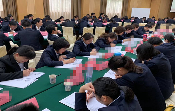 6郭老師授課  中國(guó)郵儲(chǔ)銀行某分行陽(yáng)光心態(tài)壓力疏導(dǎo)與新生代員工管理_副本.jpg