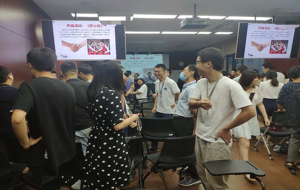 2、郭敬峰授課某能源集團(tuán)《員工心理壓力疏導(dǎo)》.jpg