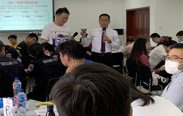 6.郭敬峰授課上海浦東國際機場《壓力與情緒管理》.jpg