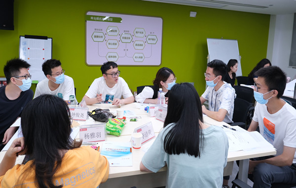 9.郭敬峰授课某银行《职业情商EQ修炼》.jpg 9.郭敬峰授课某银行《职业情商EQ修炼》.jpg