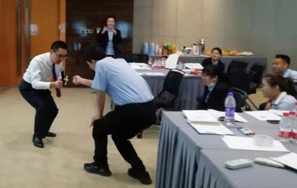 8.郭敬峰授课某物业管理有限公司《中层管理者职业素养与责任心塑造》.jpg 8.郭敬峰授课某物业管理有限公司《中层管理者职业素养与责任心塑造》.jpg