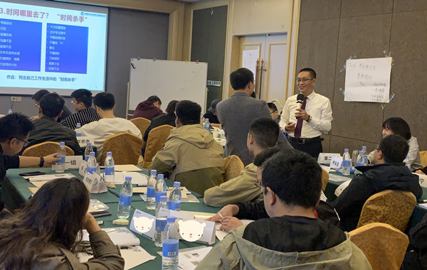 郭敬峰老师授课《时间管理和高效工作》照�?.jpg