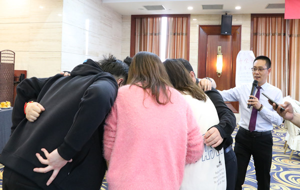 郭敬峰老师《团队凝聚力、执行力、职业素养提升�? .jpg