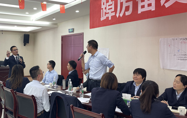 郭敬峰老師授課中國(guó)郵政儲(chǔ)蓄銀行某分行《與情緒壓力共舞》圖??.jpg
