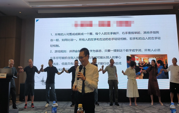 郭敬峰老師授課廣東省能源集團(tuán)??60暢順職場(chǎng)溝通》照??.jpg