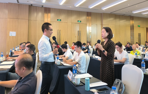 郭敬峰老師授課廣東省能源集團(tuán)??60暢順職場(chǎng)溝通》照??.jpg