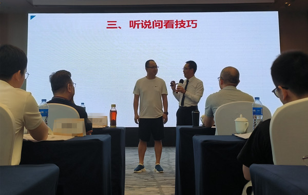 郭敬峰老師授課廣東省能源集團(tuán)??60暢順職場(chǎng)溝通》照??.jpg