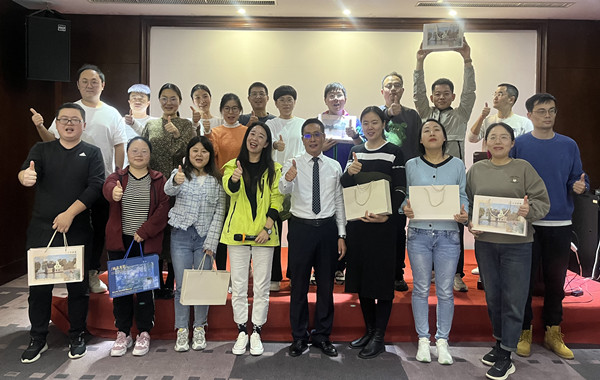 中国平安人寿郭敬峰老师授课《团队协作、凝聚力、执行力》图�?.jpg 中国平安人寿郭敬峰老师授课《团队协作、凝聚力、执行力》图�?.jpg