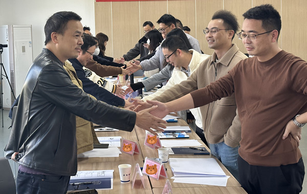 郭敬峰老師授課某縣數(shù)字經(jīng)濟(jì)發(fā)展專題培訓(xùn)班《壓力績(jī)效管理》照??.jpg
