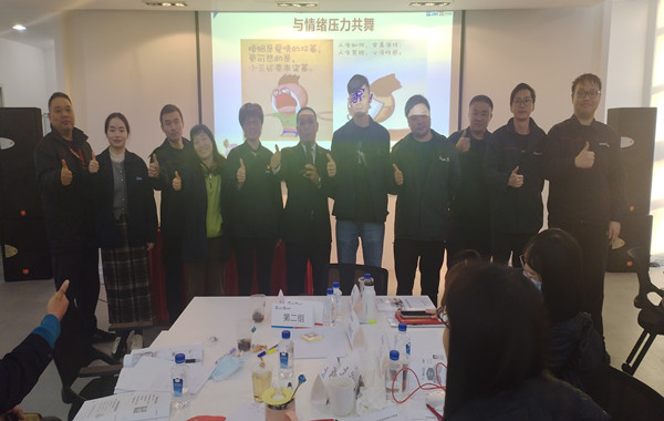 郭敬峰老師授課上海中華藥業(yè)《團(tuán)隊(duì)情緒壓力管理及積極心態(tài)提升》照??.jpg