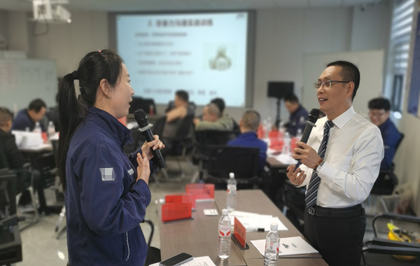 20251018郭敬峰老师授课内蒙古某化工《教练式辅导》新闻图�?.jpg 20251018郭敬峰老师授课内蒙古某化工《教练式辅导》新闻图�?.jpg