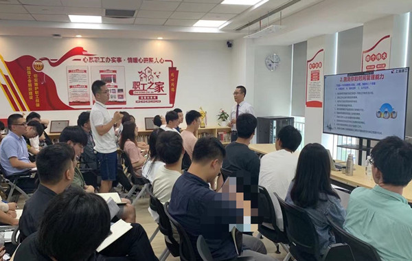 郭敬峰老师授课上海建工集团党校《职业素养培训》照�?.jpg 郭敬峰老师授课上海建工集团党校《职业素养培训》照�?.jpg