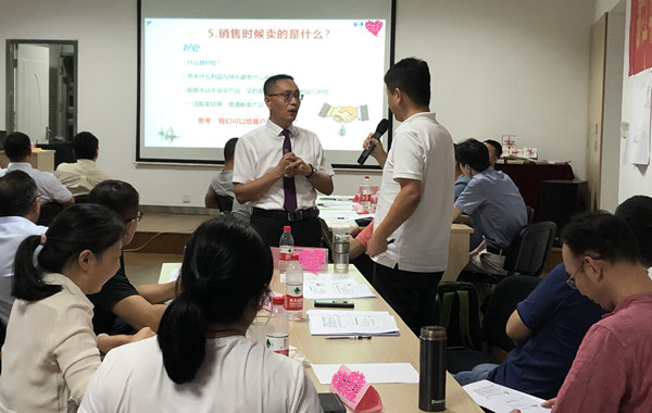 郭敬峰老师授课浙江某科技《销售职业情商提升》新闻照�?.jpg