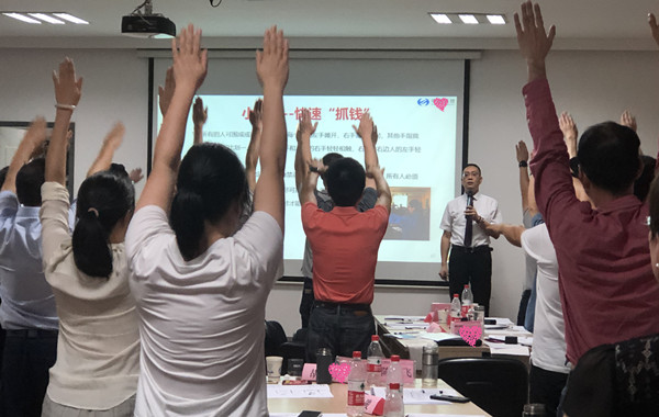 郭敬峰老师授课浙江某科技《销售职业情商提升》新闻照�?.jpg